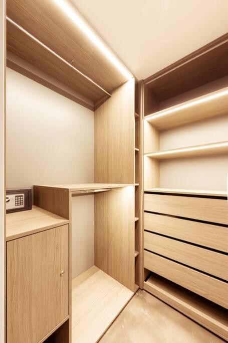 Premium Tower By Armani Apartment
